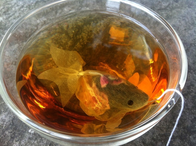 在茶杯里游泳的金鱼——金鱼茶泡袋包装设计